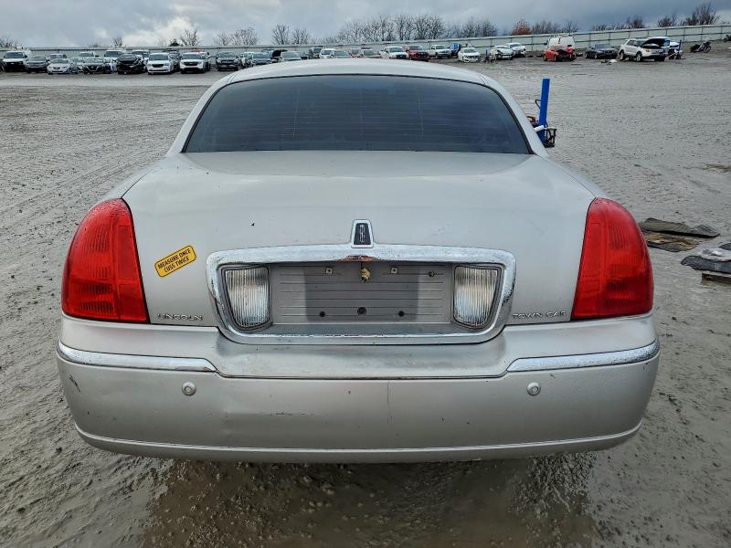Photo 6 from auction – 2004 LINCOLN TOWN CAR with VIN 1LNHM83W34Y609768