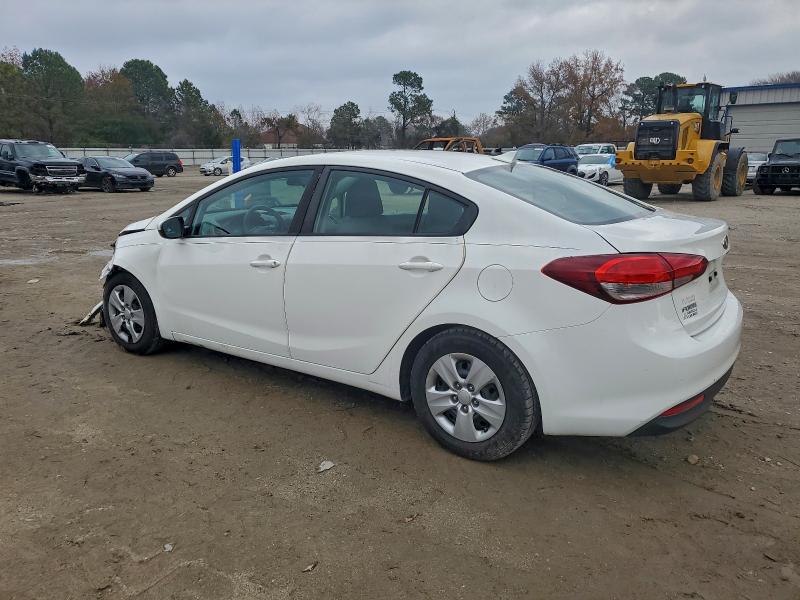Photo 2 from auction – 2017 KIA FORTE with VIN 3KPFK4A72HE075454