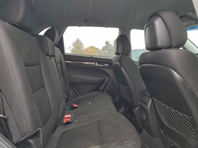 Photo 11 from auction – 2014 KIA SORENTO LX with VIN 5XYKTDA77EG489128