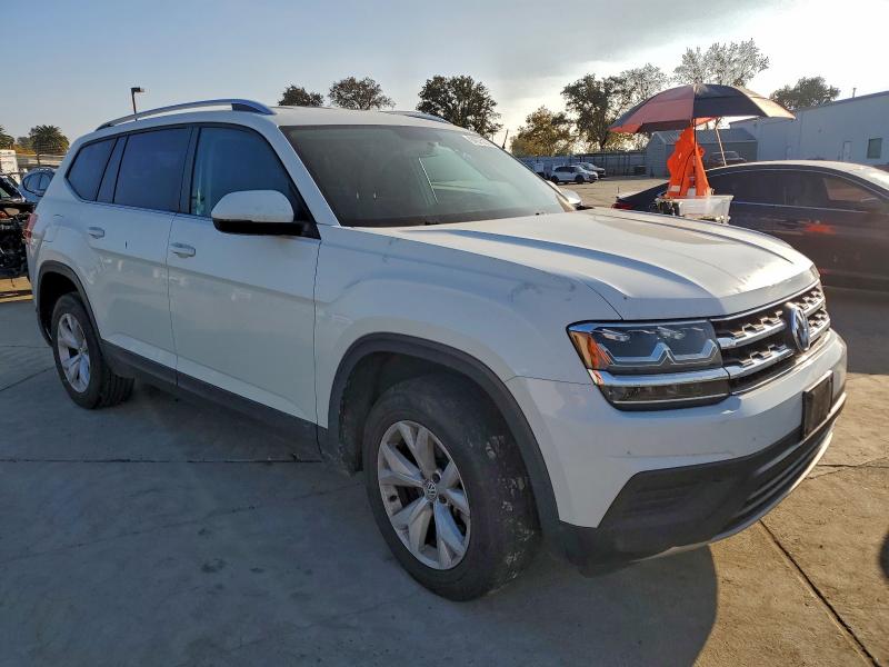 Photo 4 from auction – 2018 VOLKSWAGEN ATLAS S with VIN 1V2AP2CA1JC598596