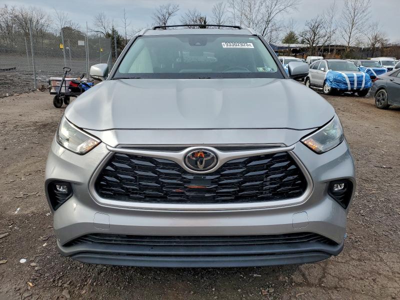 Photo 5 from auction – 2022 TOYOTA HIGHLANDER with VIN 5TDHZRBH5NS561461