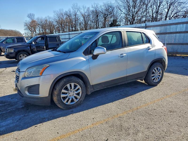 CHEVROLET TRAX LS 2015 with VIN KL7CJKSB8FB079853 - Photo from auction