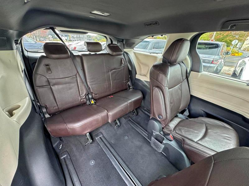 Photo 11 from auction – 2022 TOYOTA SIENNA LIM with VIN 5TDERKEC5NS111495