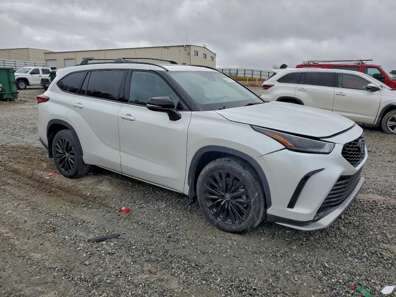 Photo 4 from auction – 2023 TOYOTA HIGHLANDER with VIN 5TDKDRBH1PS024383