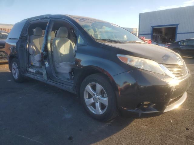 Photo 4 from auction – 2014 TOYOTA SIENNA LE with VIN 5TDKK3DC3ES449069