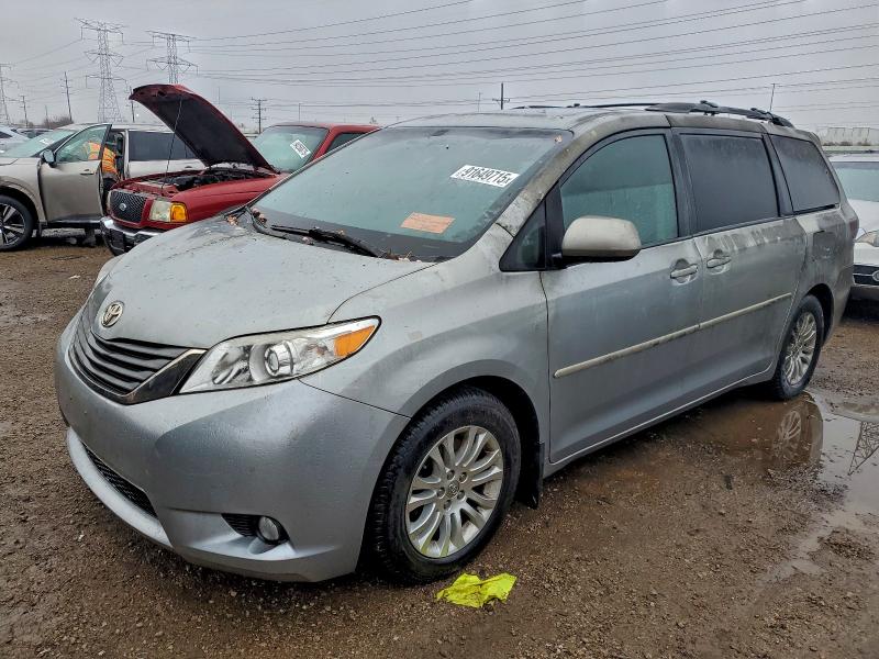 TOYOTA SIENNA XLE 2014 with VIN 5TDYK3DCXES424485 - Photo from auction