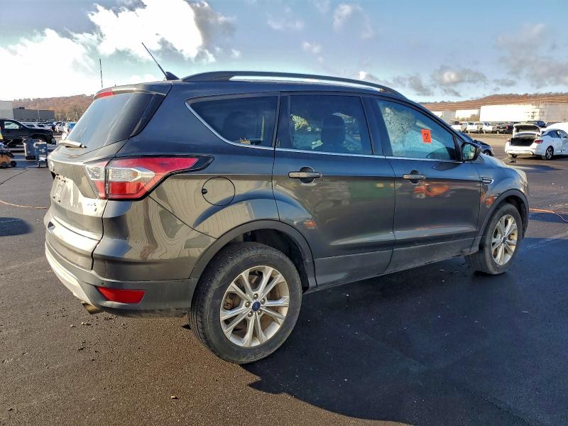 Photo 3 from auction – 2018 FORD ESCAPE SEL with VIN 1FMCU0HD5JUC15842