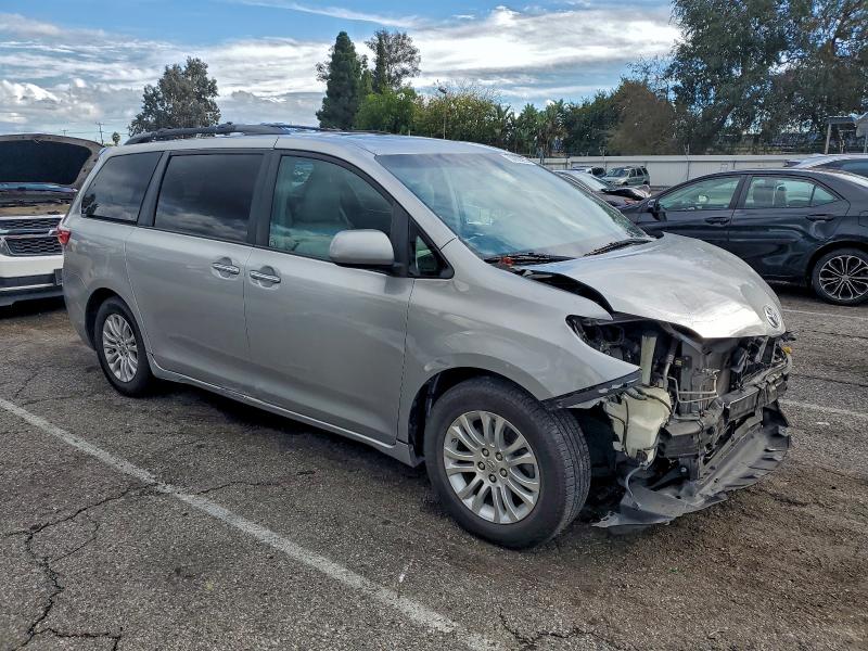 Photo 4 from auction – 2015 TOYOTA SIENNA XLE with VIN 5TDYK3DC7FS568643