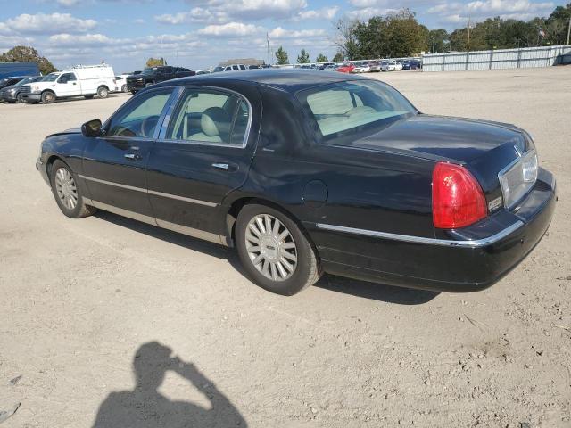 Photo 2 from auction – 2004 LINCOLN TOWN CAR with VIN 1LNHM83W74Y686675