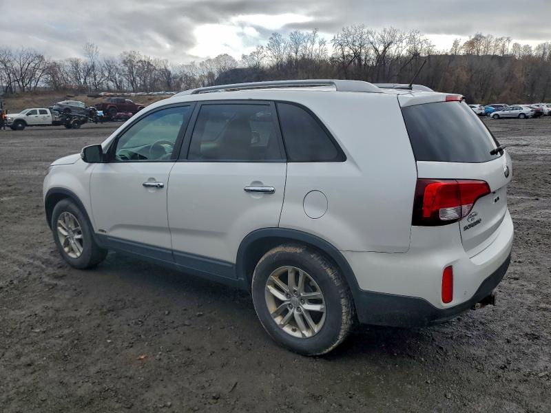 Photo 2 from auction – 2015 KIA SORENTO LX with VIN 5XYKTDA71FG555352
