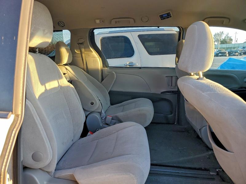 Photo 11 from auction – 2015 TOYOTA SIENNA LE with VIN 5TDKK3DC7FS562203