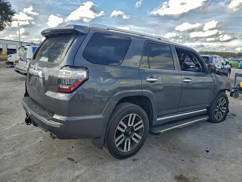 Photo 3 from auction – 2017 TOYOTA 4RUNNER SR with VIN JTEZU5JR4H5156493