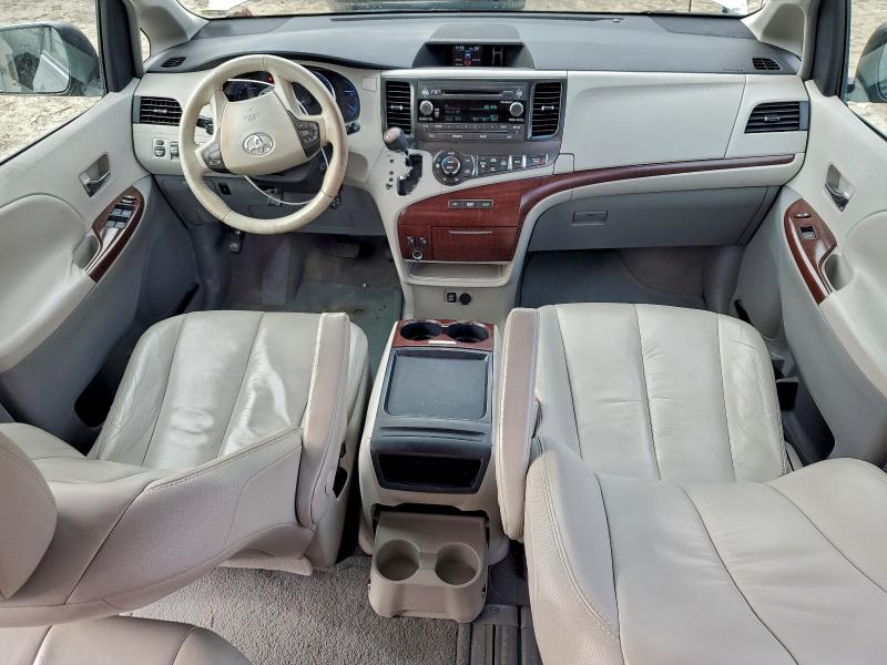 Photo 8 from auction – 2011 TOYOTA SIENNA XLE with VIN 5TDYK3DC5BS107581