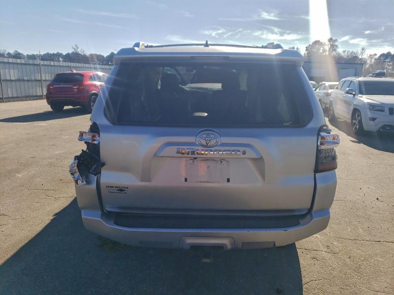 Photo 6 from auction – 2014 TOYOTA 4RUNNER SR with VIN JTEBU5JR9E5194654
