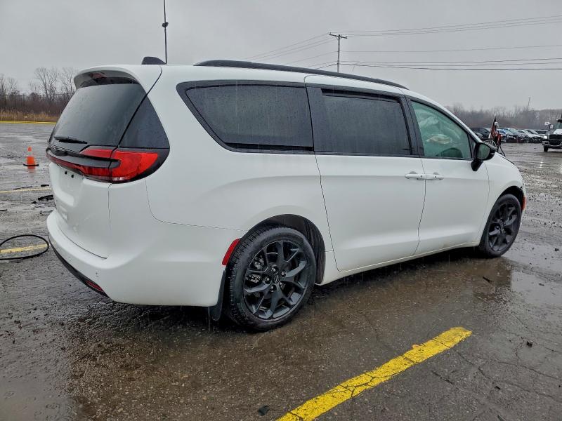 Photo 3 from auction – 2024 CHRYSLER PACIFICA T with VIN 2C4RC1BG1RR180669