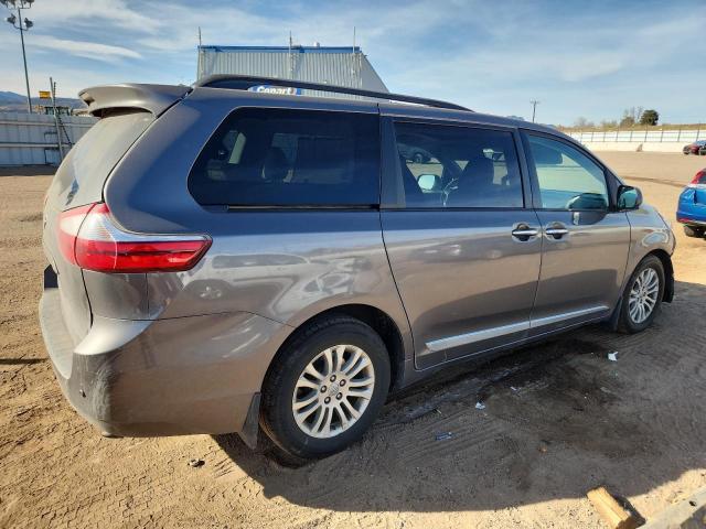 Photo 3 from auction – 2017 TOYOTA SIENNA XLE with VIN 5TDYZ3DC0HS793565