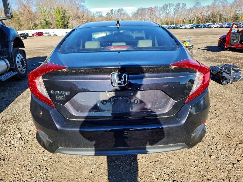 Photo 6 from auction – 2018 HONDA CIVIC EX with VIN 19XFC2F77JE021163
