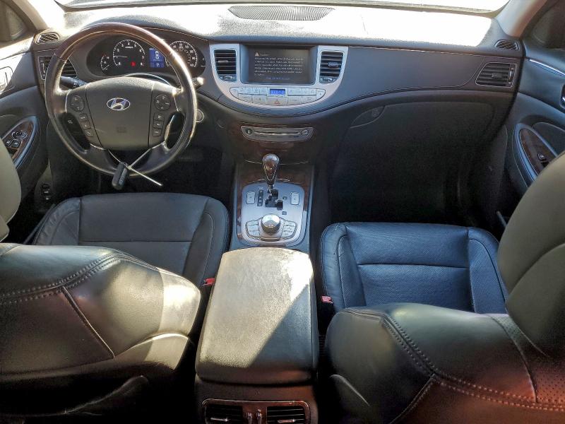 Photo 8 from auction – 2011 HYUNDAI GENESIS 4. with VIN KMHGC4DF4BU133640