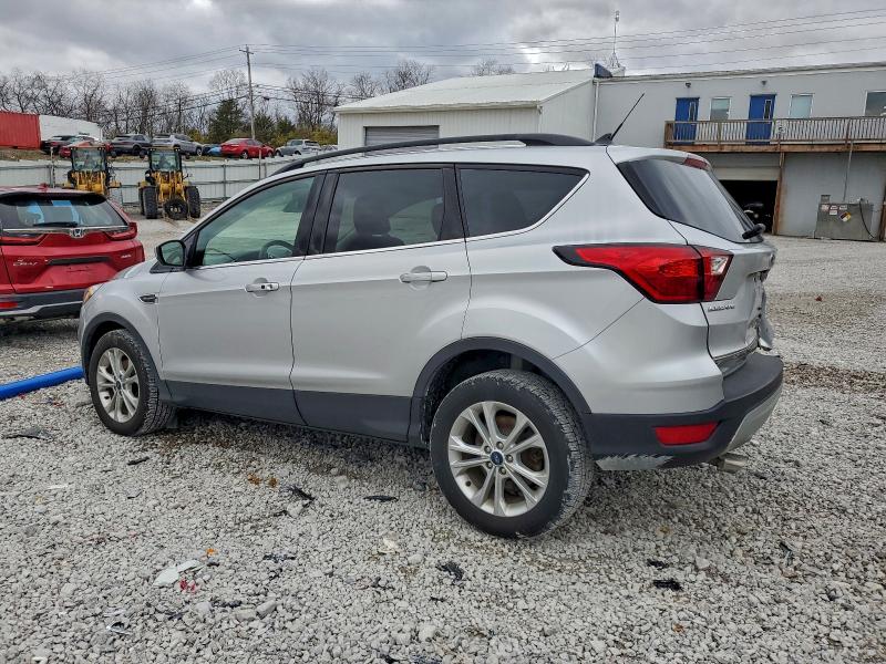 Photo 2 from auction – 2019 FORD ESCAPE with VIN 1FMCU0HD3KUC56634