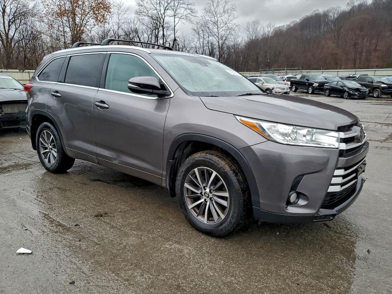 Photo 4 from auction – 2018 TOYOTA HIGHLANDER with VIN 5TDJZRFH1JS555601