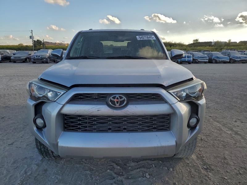 Photo 5 from auction – 2017 TOYOTA 4RUNNER SR with VIN JTEZU5JR5H5157748