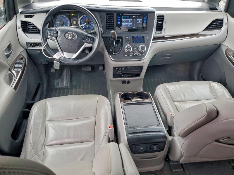 Photo 8 from auction – 2017 TOYOTA SIENNA XLE with VIN 5TDYZ3DCXHS848877