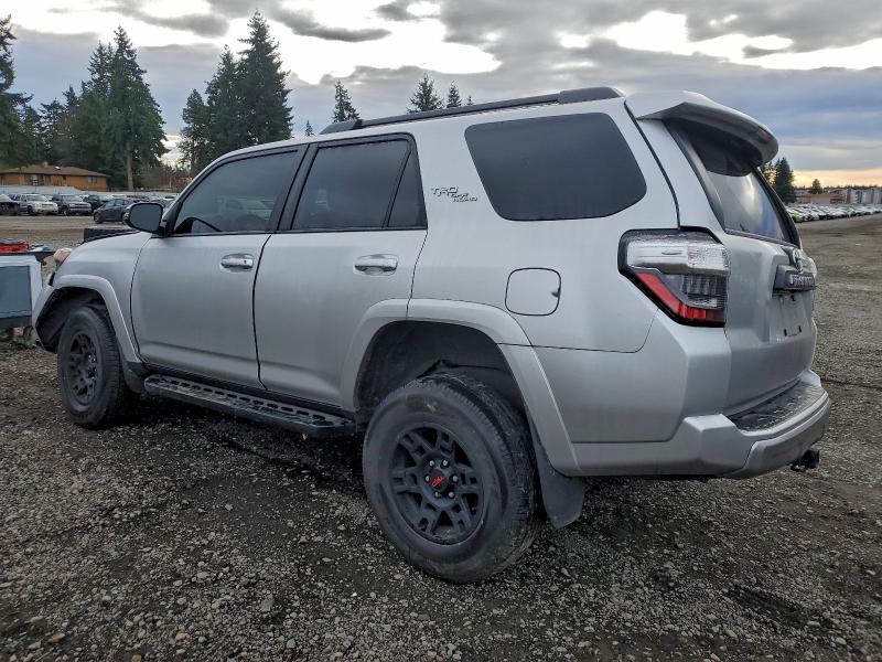 Photo 2 from auction – 2022 TOYOTA 4RUNNER SR with VIN JTERU5JR2N6009854