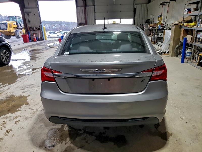Photo 6 from auction – 2013 CHRYSLER 200 TOURIN with VIN 1C3CCBBB1DN580290