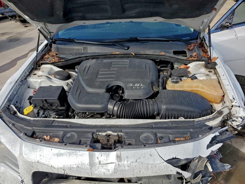 Photo 11 from auction – 2016 CHRYSLER 300 with VIN 2C3CCAAG6GH311190