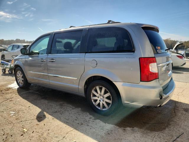 Photo 2 from auction – 2015 CHRYSLER TOWN & COU with VIN 2C4RC1BG4FR626339