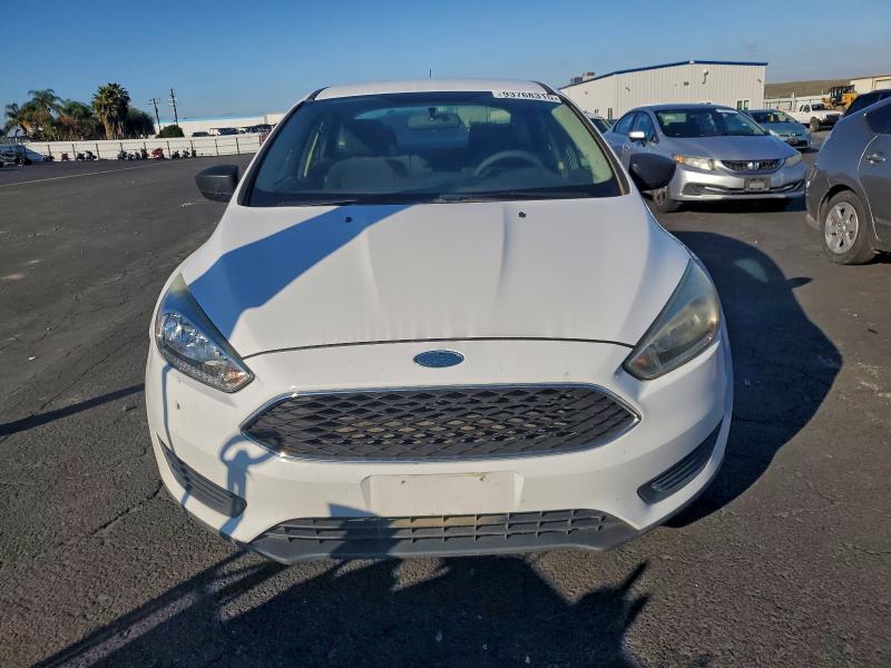 Photo 5 from auction – 2016 FORD FOCUS S with VIN 1FADP3E28GL363363