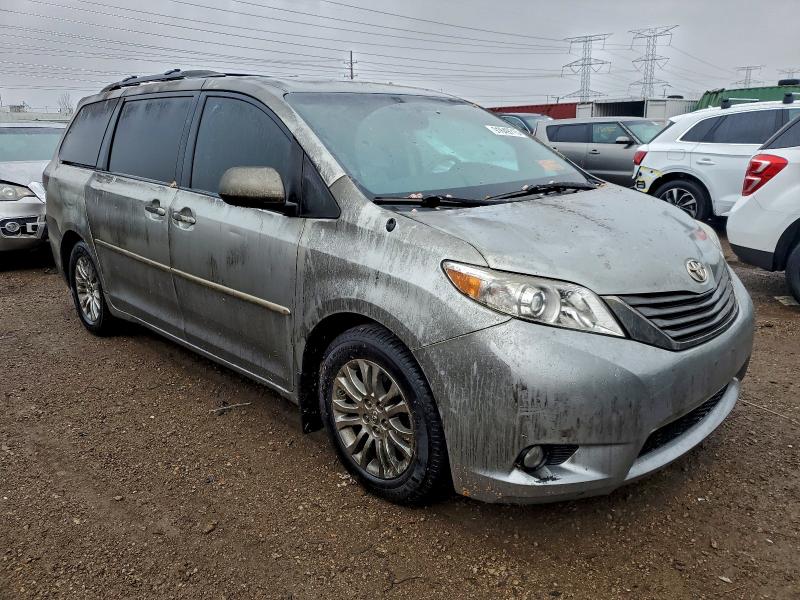 Photo 4 from auction – 2014 TOYOTA SIENNA XLE with VIN 5TDYK3DCXES424485