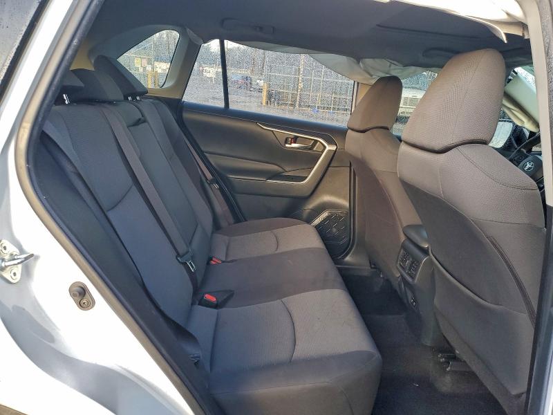 Photo 11 from auction – 2019 TOYOTA RAV4 XLE with VIN JTMP1RFV5KD026916