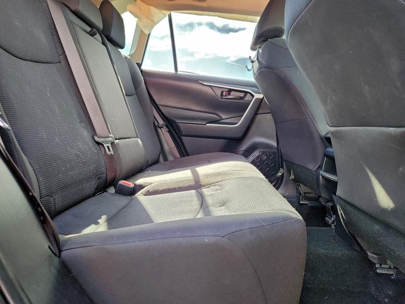 Photo 10 from auction – 2019 TOYOTA RAV4 LE with VIN JTMF1RFV2KD020034
