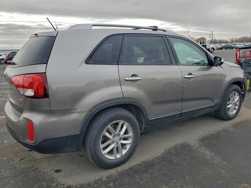 Photo 3 from auction – 2014 KIA SORENTO LX with VIN 5XYKTDA71EG481963