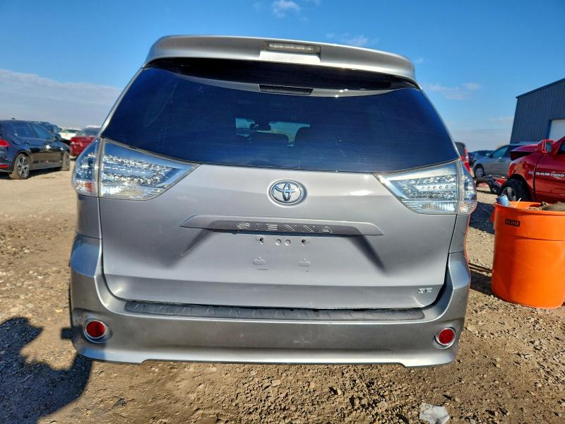Photo 6 from auction – 2017 TOYOTA SIENNA SE with VIN 5TDXZ3DC1HS862632
