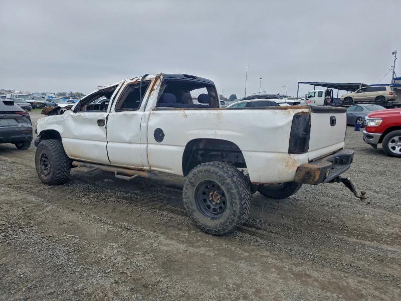 Photo 2 from auction – 2002 CHEVROLET SILVERADO with VIN 2GCEK19T321238015