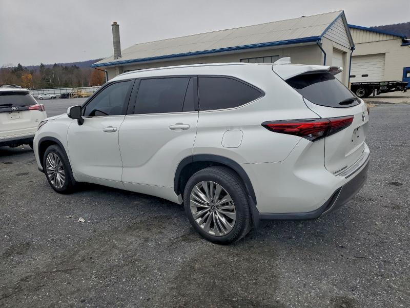 Photo 2 from auction – 2023 TOYOTA HIGHLANDER with VIN 5TDKDRBH6PS516195