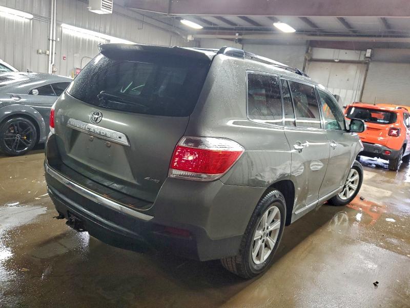 Photo 3 from auction – 2011 TOYOTA HIGHLANDER with VIN 5TDBK3EH9BS087366