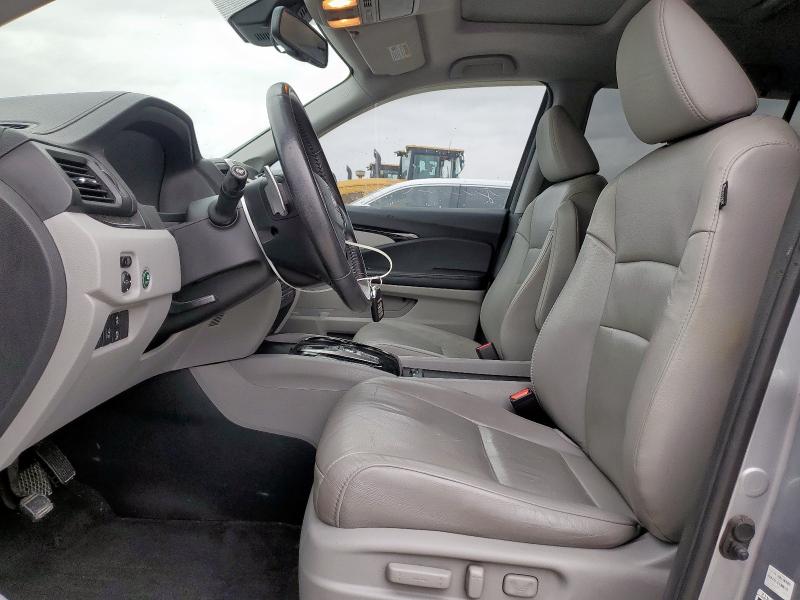 Photo 7 from auction – 2016 HONDA PILOT TOUR with VIN 5FNYF6H90GB075395