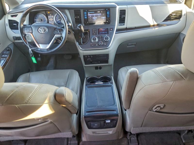 Photo 8 from auction – 2017 TOYOTA SIENNA XLE with VIN 5TDDZ3DC8HS152243
