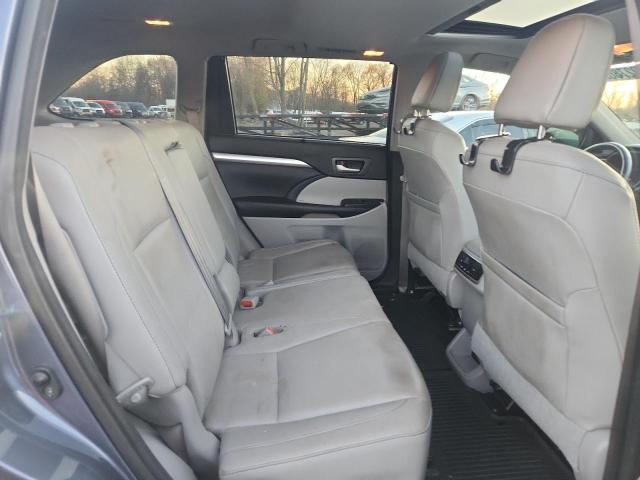 Photo 11 from auction – 2016 TOYOTA HIGHLANDER with VIN 5TDJKRFH1GS318054