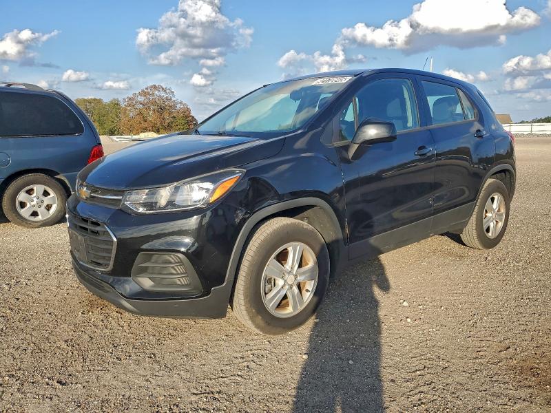 CHEVROLET TRAX LS 2017 with VIN 3GNCJNSB0HL174419 - Photo from auction