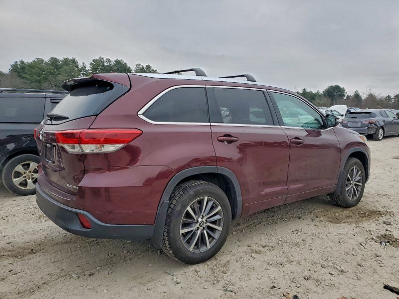 Foto 3 de la subasta – 2018 TOYOTA HIGHLANDER con VIN 5TDJZRFH4JS891405