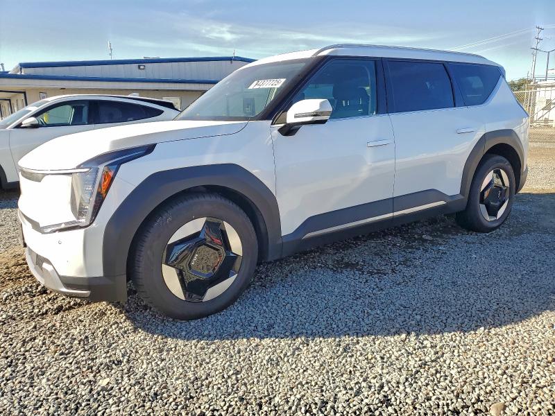 KIA EV9 WIND 2024 with VIN KNDAFFS52R6040993 - Photo from auction
