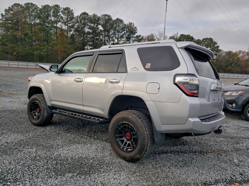 Photo 2 from auction – 2018 TOYOTA 4RUNNER SR with VIN JTEBU5JR7J5593878