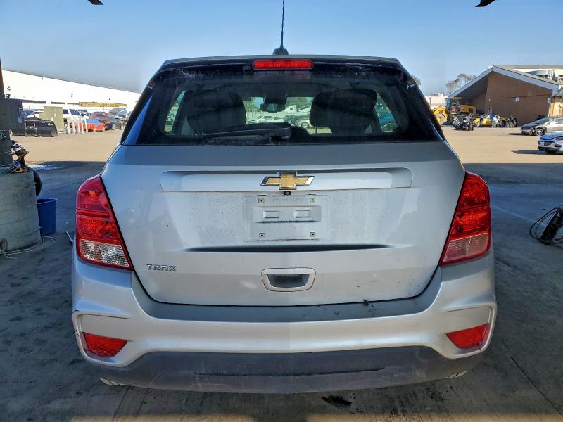 Photo 6 from auction – 2018 CHEVROLET TRAX LS with VIN 3GNCJKSB3JL226372