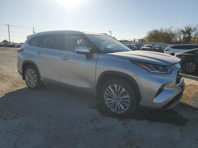 Photo 4 from auction – 2023 TOYOTA HIGHLANDER with VIN 5TDEBRCH1PS107894