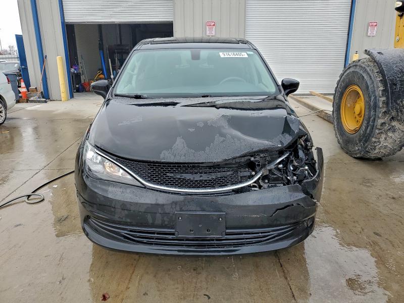 Photo 5 from auction – 2017 CHRYSLER PACIFICA T with VIN 2C4RC1DG5HR667742