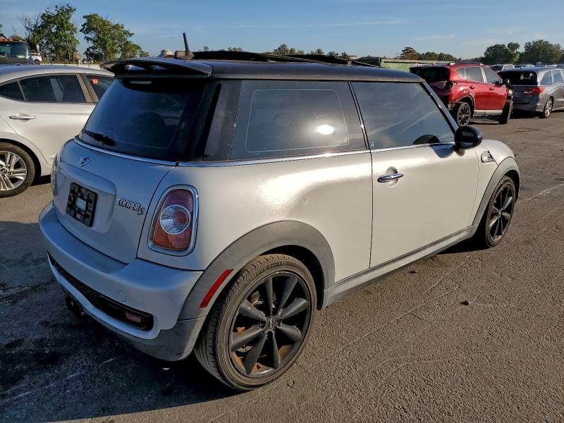 Photo 3 from auction – 2011 MINI COOPER S with VIN WMWSV3C53BTY14581